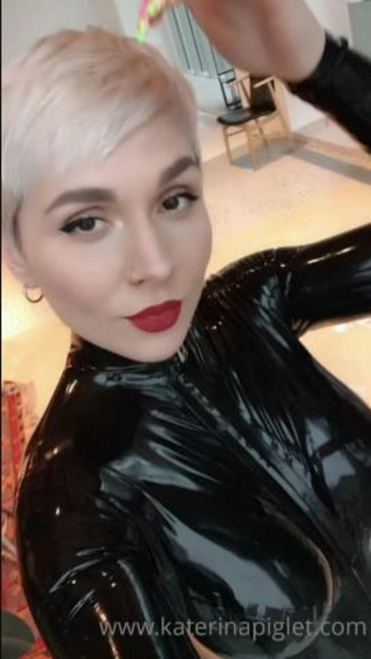 Katerina Piglet / Onlyfans Katerinapiglet - your fav black catsuit 23-11-2020 - Fetish