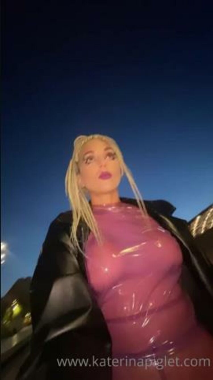 Katerina Piglet / Onlyfans Katerinapiglet - my evening walk in latex 24-07-2021 - Fetish