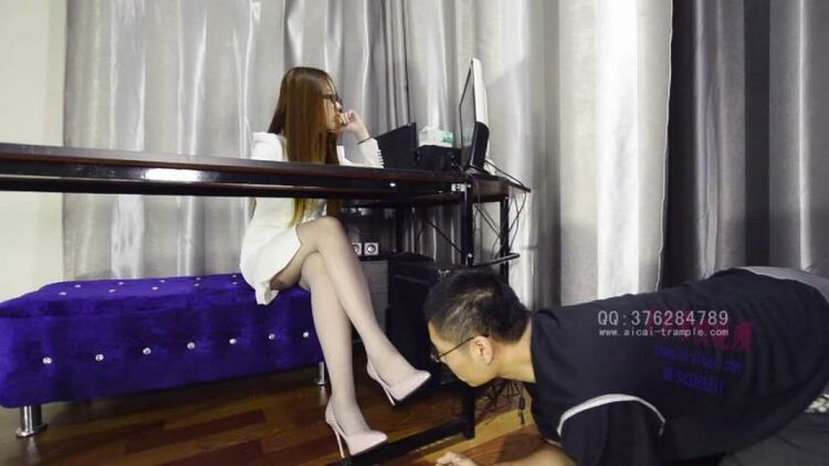 Chinese Femdom - Pinsi Talks About The High Coldness Of Feet - HD 720p