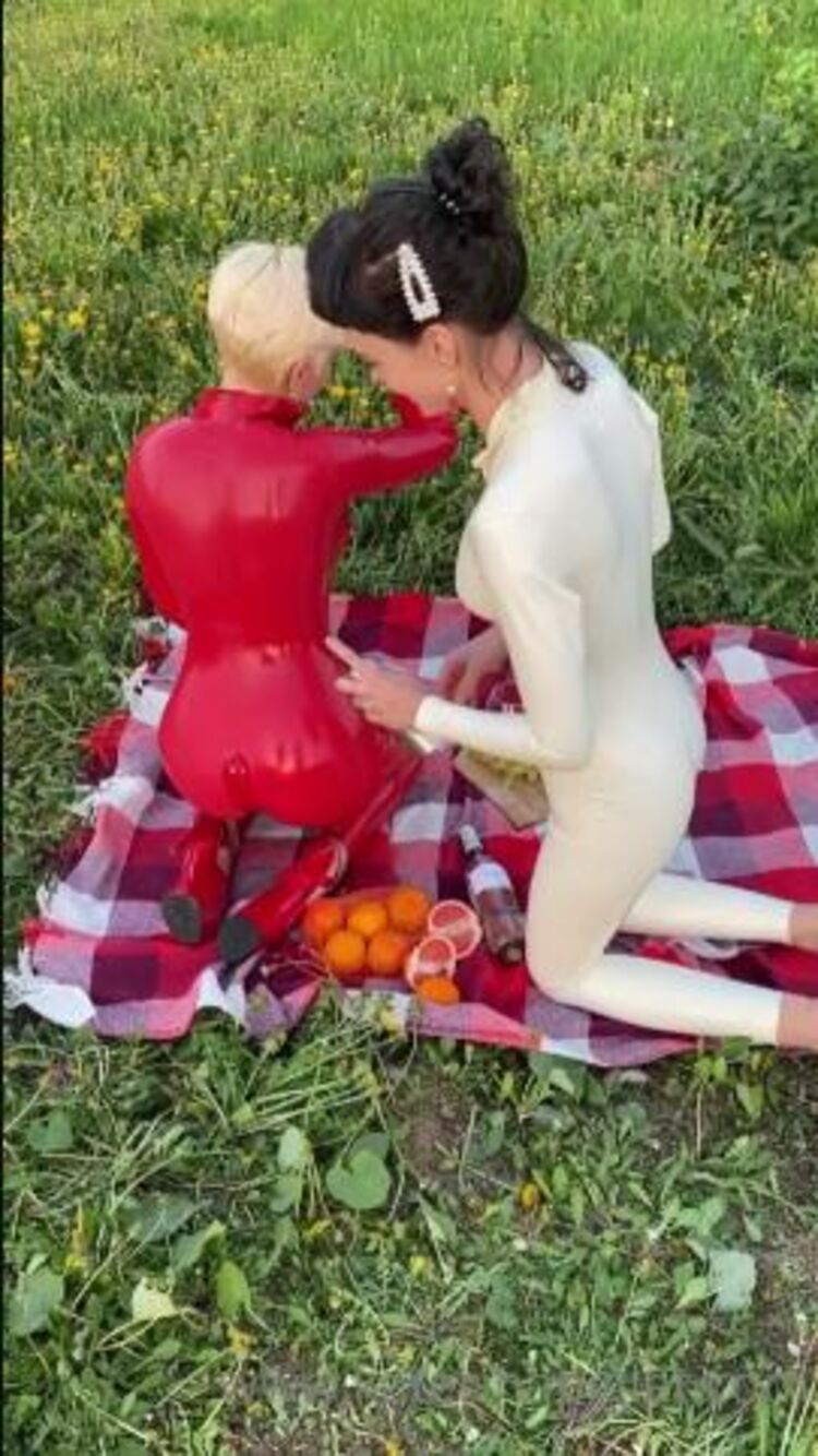 Katerina Piglet / Onlyfans Katerinapiglet - hot continuation of our picnic with lindasplice 05-05-2022 - OnlyFans