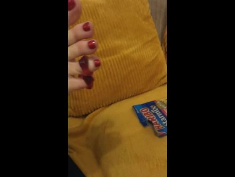 louinheels 03-01-2019 Self for worship video – Haribo on my toes xx