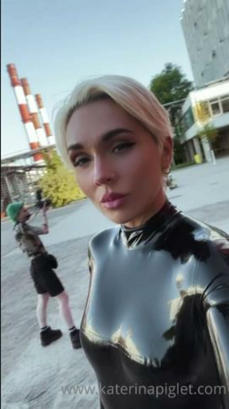 Katerina Piglet / Onlyfans Katerinapiglet - latex in public again 06-06-2021 - Fetish