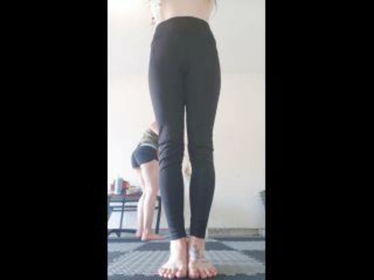 daceyharlotxxx 16-02-2020 Yoga feet wiggle with akirashell sneaking around