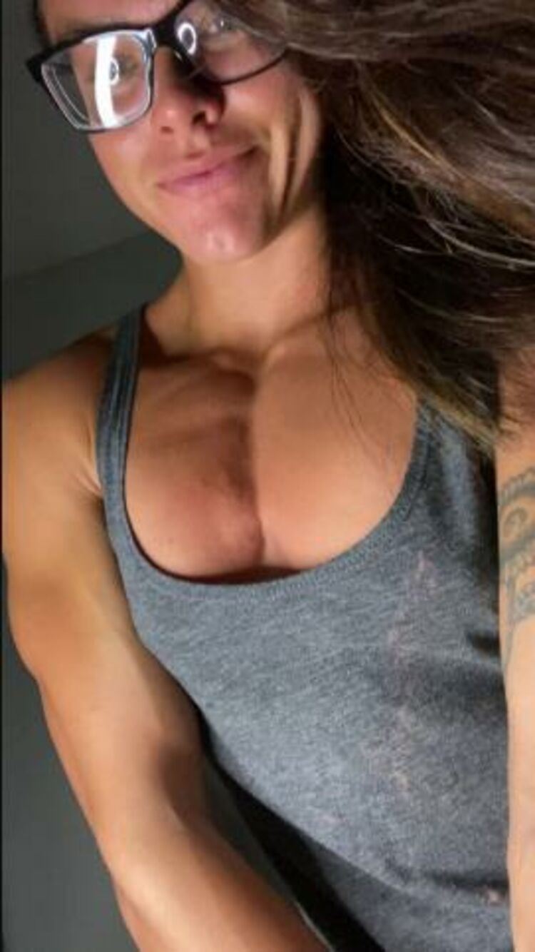 Lexa - lexa stahl / Onlyfans Lexastahl - pecs from august id better hurry up and post before they keep on growing 31-12-2021 - Posing