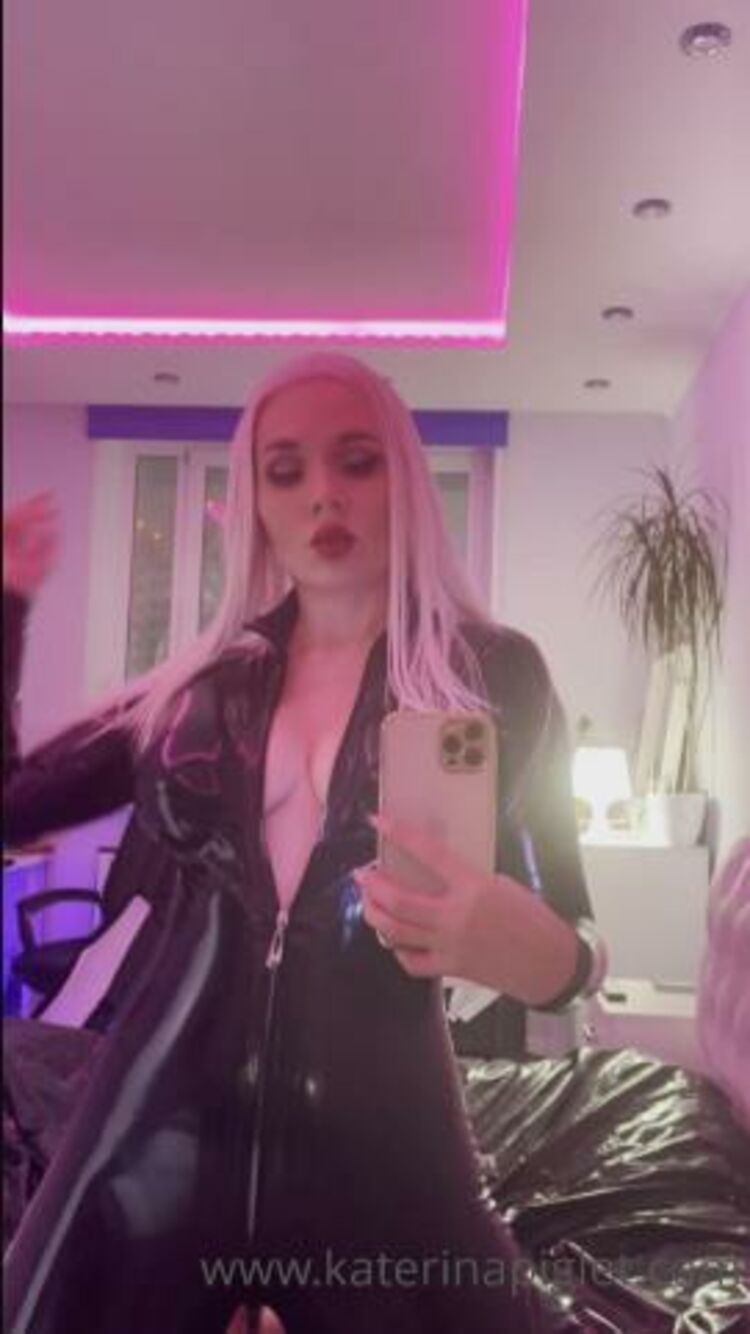 Katerina Piglet / Onlyfans Katerinapiglet - recent video in black catsuit 13-01-2021 - Black