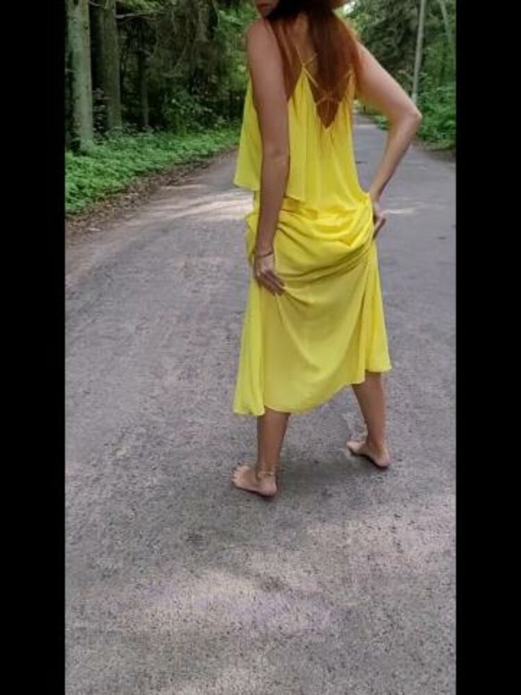 MELANIA - melaniagfe / Onlyfans Melaniagfe - yellow dress so elegant but under this dress r real firevideo 26-03-2022 - OnlyFans