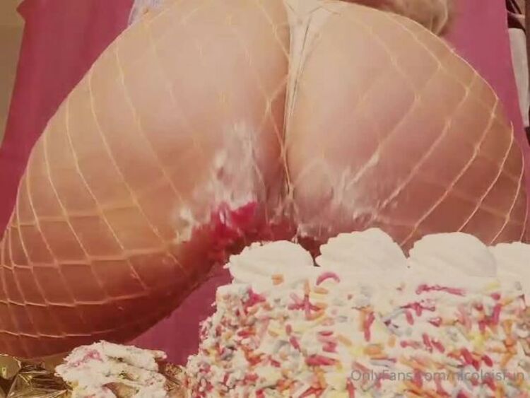 Nicoleisfun / Onlyfans - goodmorning today is my birthday and i wanted to smash a cake for the first time 22-05-2021 - High Definition