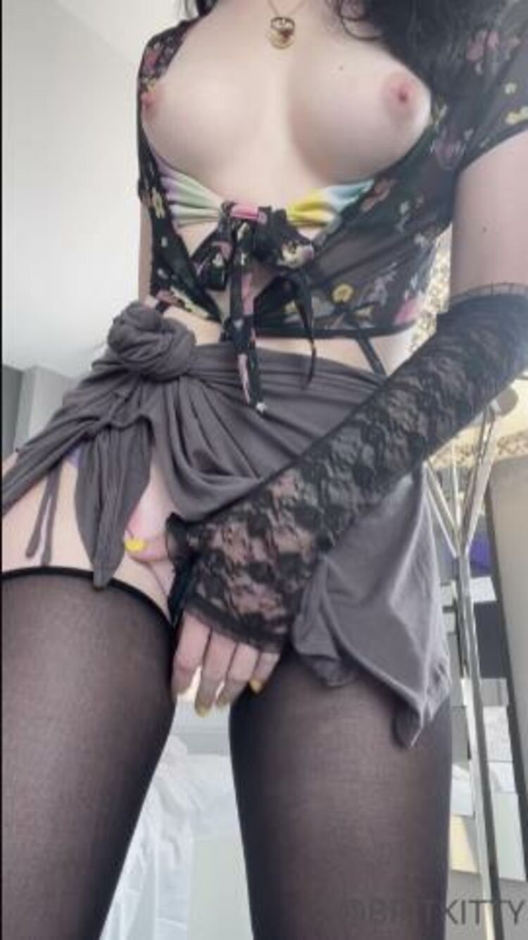 Britkitty / Onlyfans - little kitty tease unedited booty kitty pic and a video of me rubbing and teasing my kitt 22-07-2021 - Bisexual