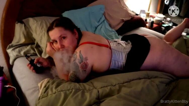 Brattykittenbby / Onlyfans - jiggles and vaping fun 11-05-2021 - Fun