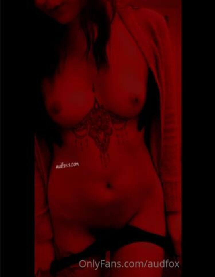 Audrey Foxx - audfox / Onlyfans Audfox - a little sultry stripping while waiting for the tub to fill 29-01-2021 - OnlyFans