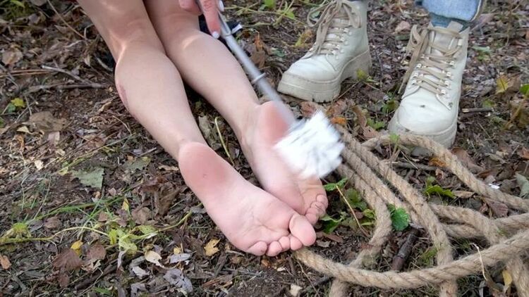 SlaveShow - Playing With A Brush Between Wet Feet 1