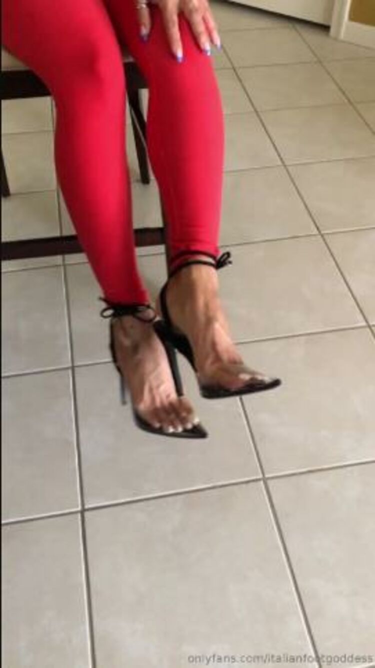 italianfootgoddess   29 04 2019 enjoy this stunningly sexy red leing clear pump video love you guys