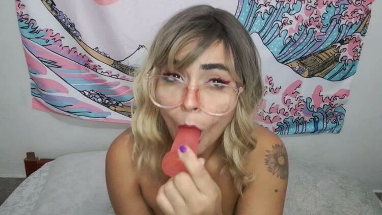 Latinamarne - Will Mommy Suck Your Dick For Money