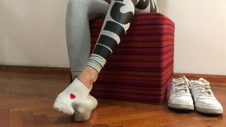 Dollhouse Studio – WHITE SOCKS IN NIKE SNEAKERS – Foot Fetish – Foot Worship, Sock Smelling