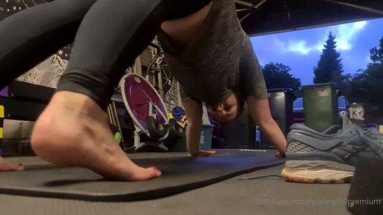 queengf90 – Twice a week I ll cardio and follow it with abs – Foot Fetish – Female Domination, Foot Licking