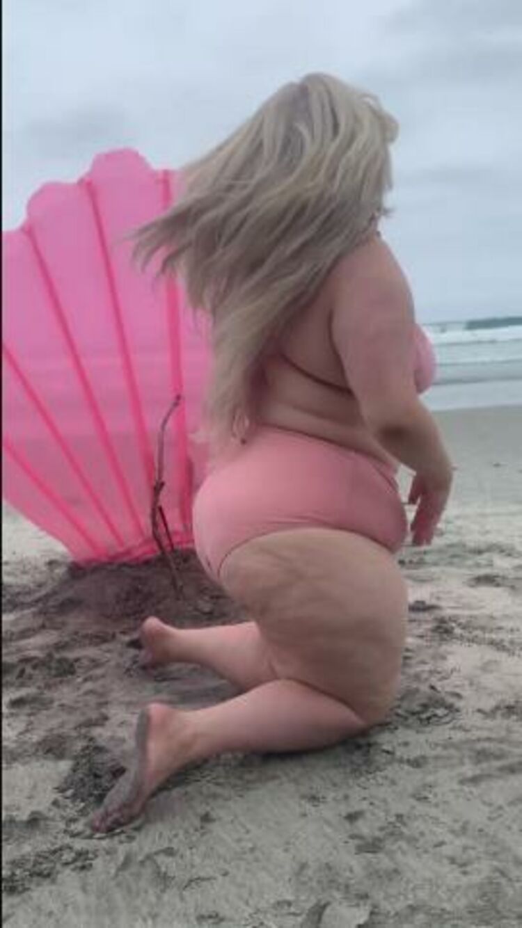 Pixiechickxoxo / Onlyfans - just stopped in to say hey from the beach 21-06-2020 - OnlyFans