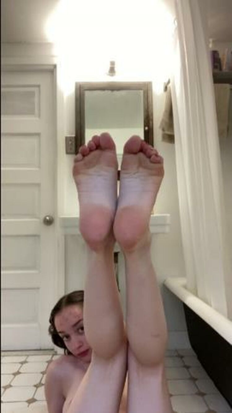 Jade Fiorella - prettylittlef33t57 / Onlyfans Prettylittleft - nude bathroom shoot red thong red toes keep cumming back for more foot boy 06-02-2022 - Bathroom