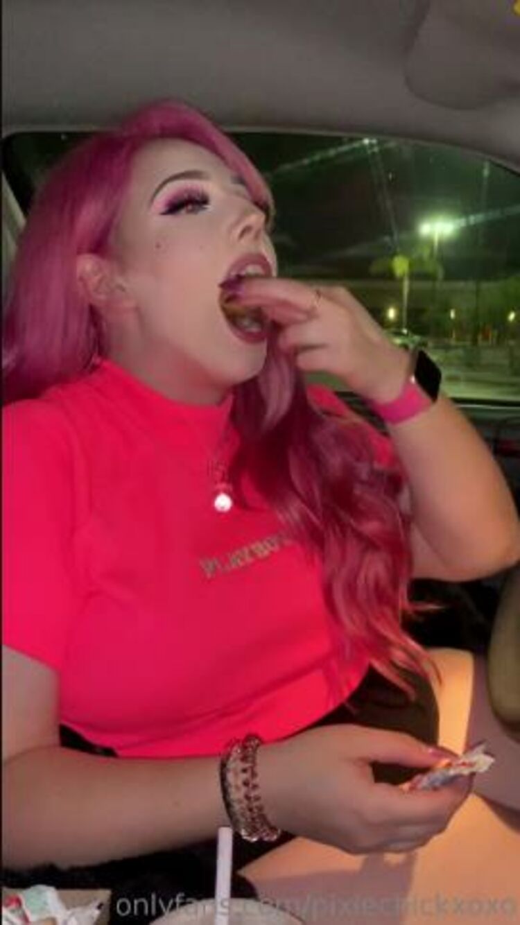 Pixiechickxoxo / Onlyfans - thanks to the daddy who sponsored this eating show if you want to see me eat more send a 11-05-2019 - Pussy Eating