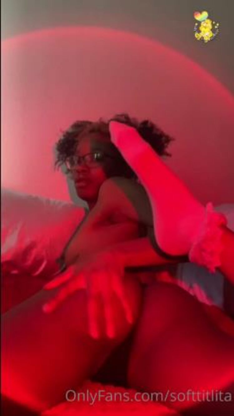 Lita - softtitlita / Onlyfans Softtitlita - red light special hehe im gonna have fun with this new lighting 03-10-2021 - Tits