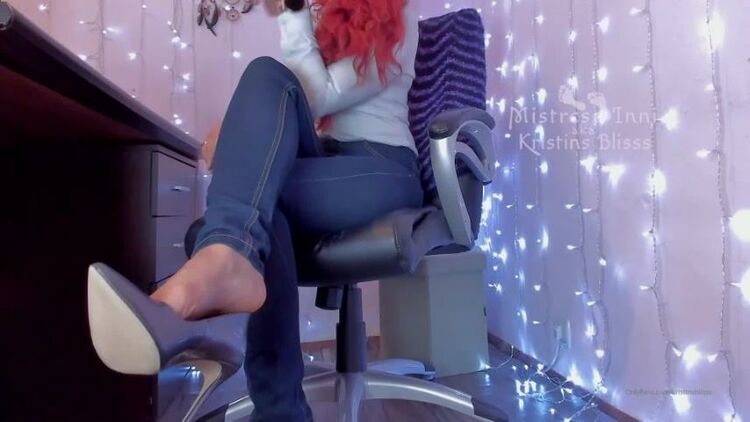 mistressinni 06-11-2019 I m just bored at the office so de