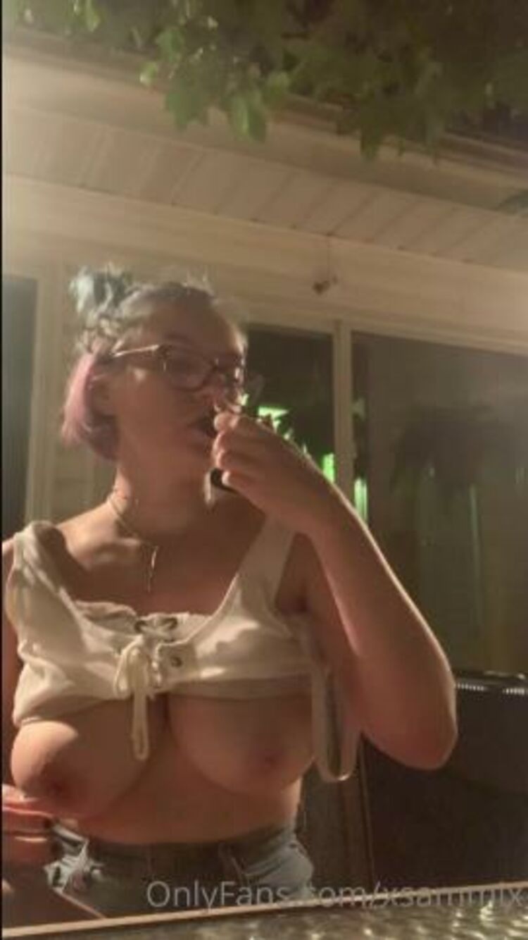 Stinky - stinkygrl420 / Onlyfans Stinkygrl - smoke sesh 29-08-2020 - OnlyFans