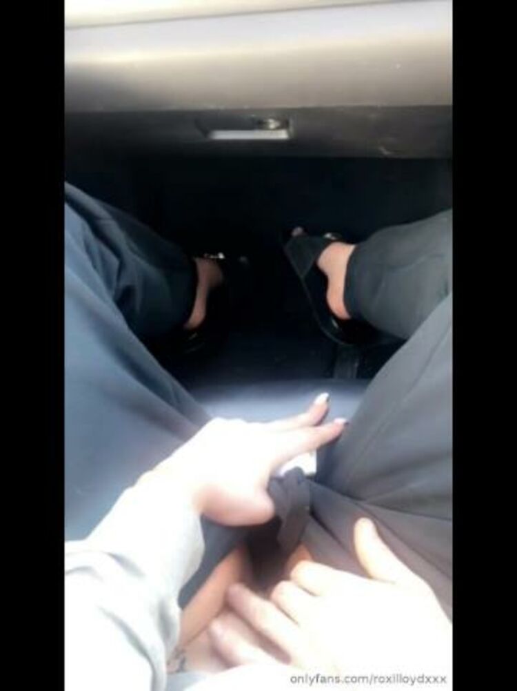 ROXILLOYDXXX / Onlyfans Roxilloydxxx - stuck at the traffic lights commando having him play with my pussy 15-05-2019 - Pussy