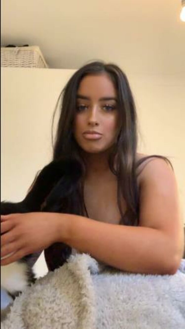 Han - thickbrunette / Onlyfans Thickbrunette - you lot know my cat always wants to be involved 28-11-2019 - Thick