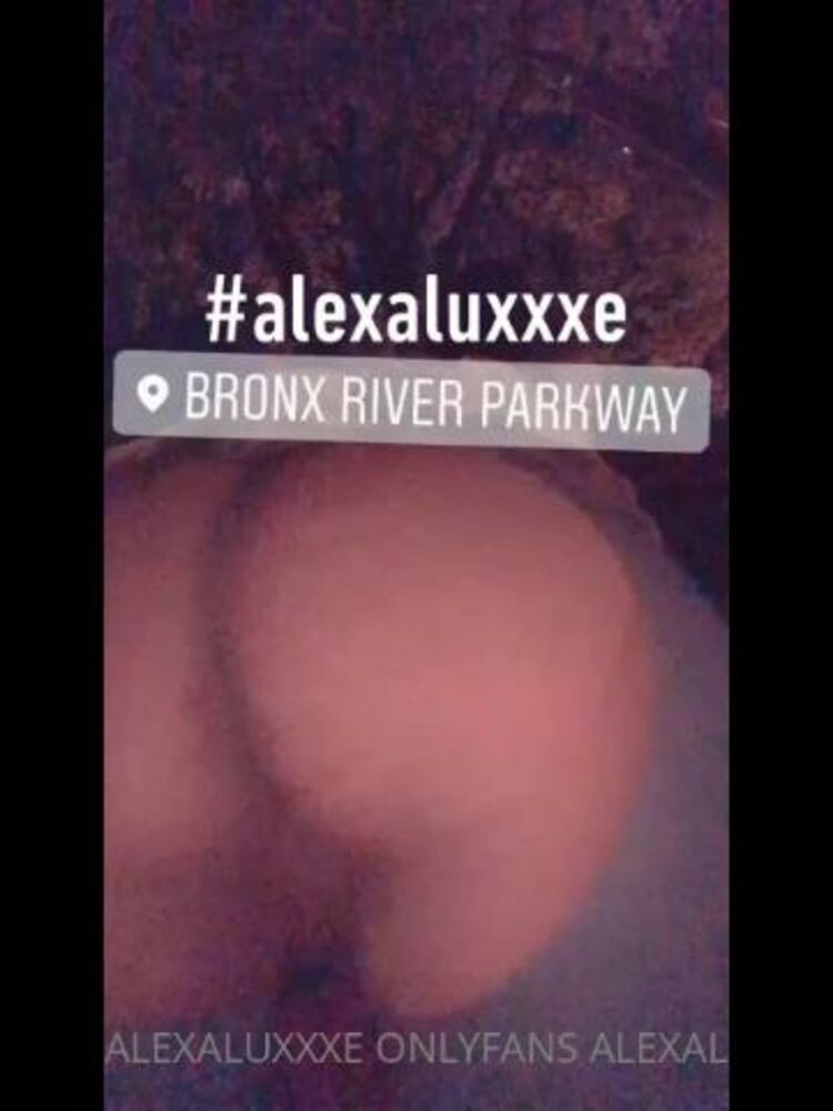 Alexaluxxxe / Onlyfans - sometimes im outside with me ass out 27-10-2020 - OnlyFans