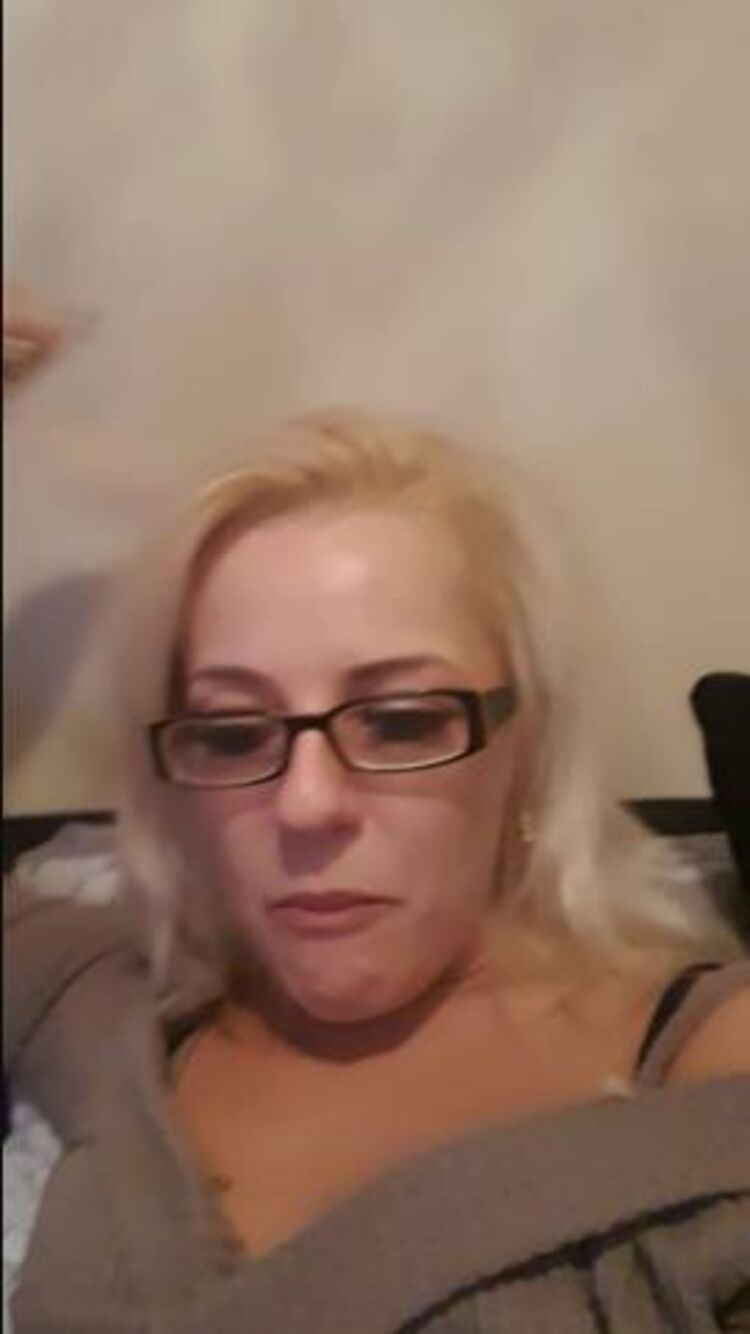 April Paisley - aprilpaisleyofficial / Onlyfans Aprilpaisleyofficial - day of recovery from alcoholaddiction and sorry its a late one i passed out after ge 24-11-2019 - OnlyFans