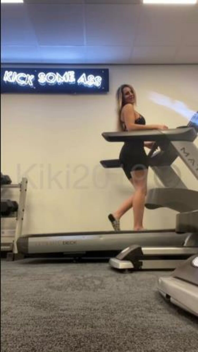 Kiki - britishtinderblondie / Onlyfans Britishtinderblondie - flashing on the treadmill in the gym cant take me no where 03-03-2020 - Blonde