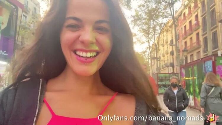 [Onlyfans.com] Banana Nomads – Cumwalk Barcelona Ramblas (2023)