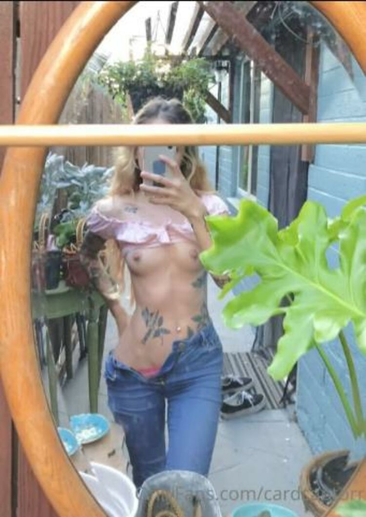 Cardcaptorr / Onlyfans - hope youre having a great monday ily taken in my backyard 13-10-2020 - Car