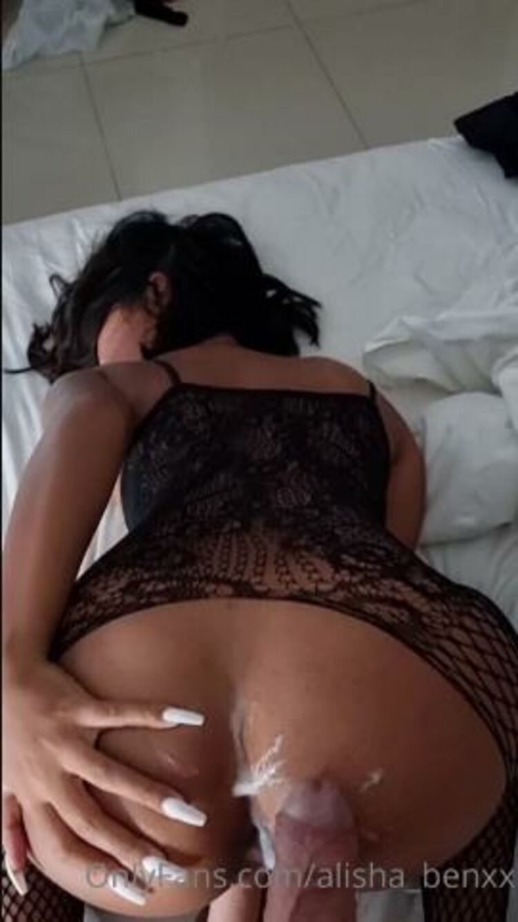 Alisha Benxx / Onlyfans Alishabenxx - did u see when i woke husbands up by fuck my own ass so he came al over me 18-04-2022 - OnlyFans