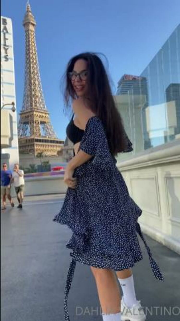 Dahlia Valentino / Onlyfans Dahliavalentino - free pussy please me walking around naked in the streets where i belong 26-08-2021 - Pussy