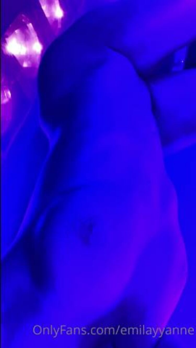 Emilayyy Babayyy - emilayyanne / Onlyfans Emilayyanne - tanning views 11-06-2020 - OnlyFans