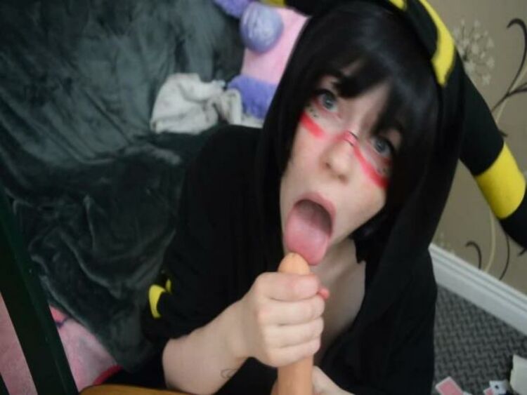 ManyVids presents Bat Maisie in 32 Umbreon Satisfies Her Trainer