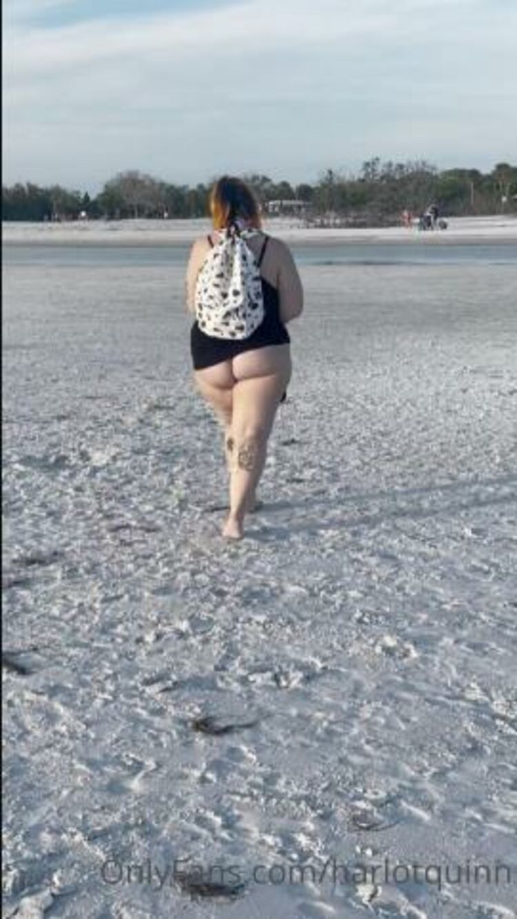 Harlot Quinn / Onlyfans Harlotquinn - hehe beach baby walking 28-03-2021 - OnlyFans