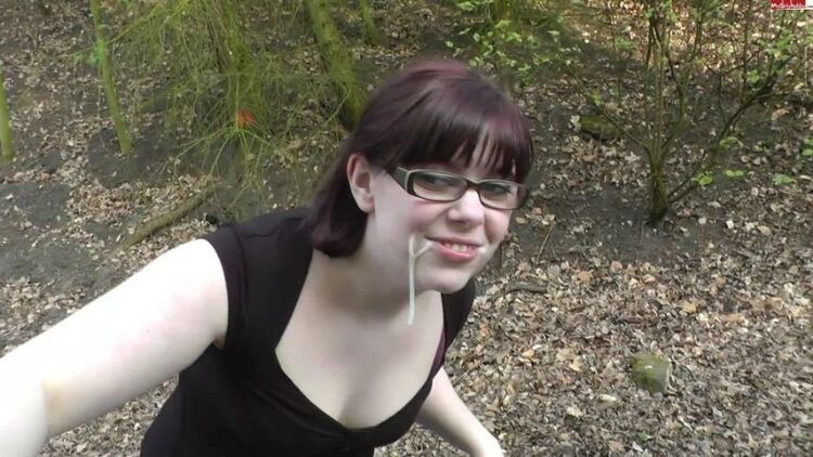 Lilly-Loveshot - Extreme Gesichtsbesamung - Outdoor