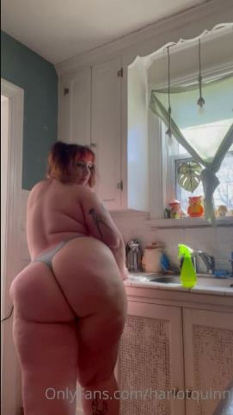 Harlot Quinn / Onlyfans Harlotquinn - pov you came home and i was doing the dishes 21-03-2022 - OnlyFans