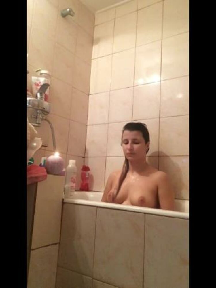 xxValeryxx – ASMR Spying Me While I Take Bath