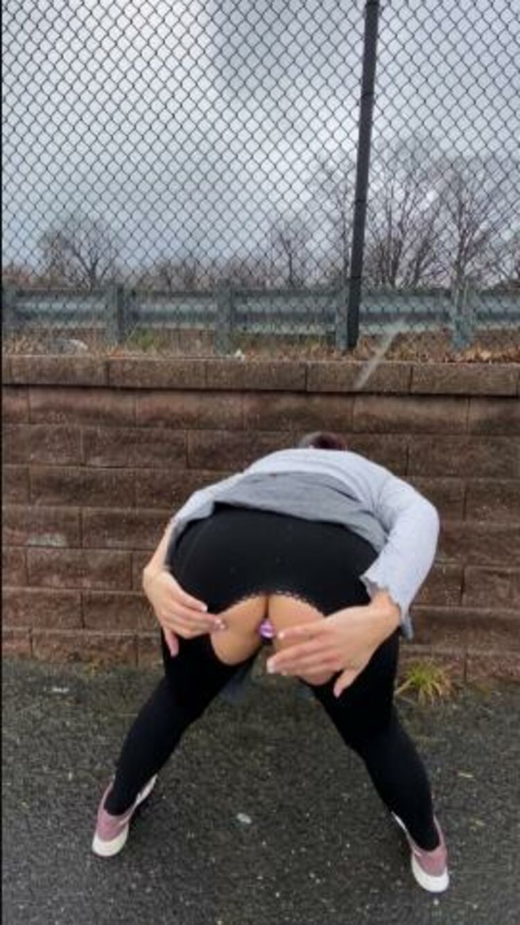 Kittynbeast / Onlyfans - side of the highway bending over sliding my anal jewelry inside my ass starting rubbing 27-03-2020 - Anal