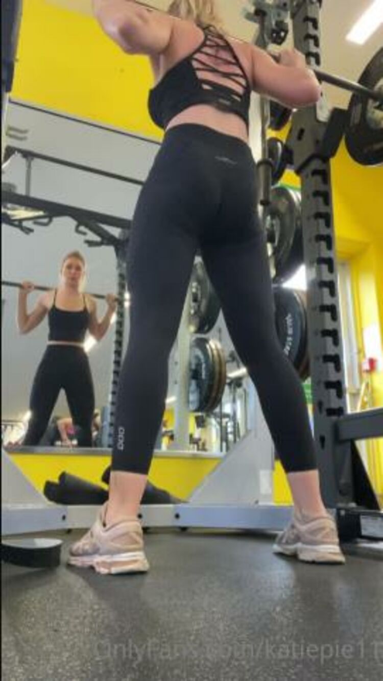 Katie Pie - katiepie11 / Onlyfans Katiepie - took you to the gym with me so you could watch me squat 05-05-2021 - Watching