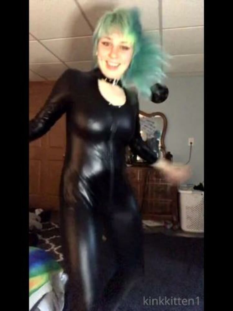 Kinkkitten1 / Onlyfans Kinkkitten - heres a dancing video for right now 19-05-2020 - Fetish