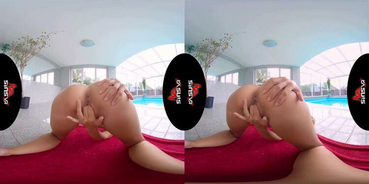 Lola Myluv – By the Pool