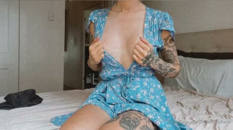 Littlehollybeth / Onlyfans - life update im being quite the social butterfly ive had back to back house guests which 06-06-2021 - Fetish