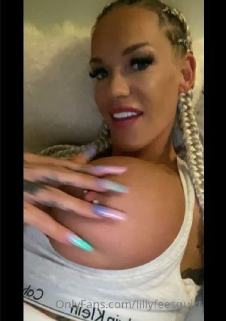 Lillyfee Squirt / Onlyfans Lillyfeesquirt - good morning wanna show you my new hairstyle and nails they soooo lon 04-06-2021 - OnlyFans