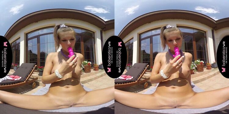 Jenifer Jane Has Some Fun With Her Dildo Gear vr