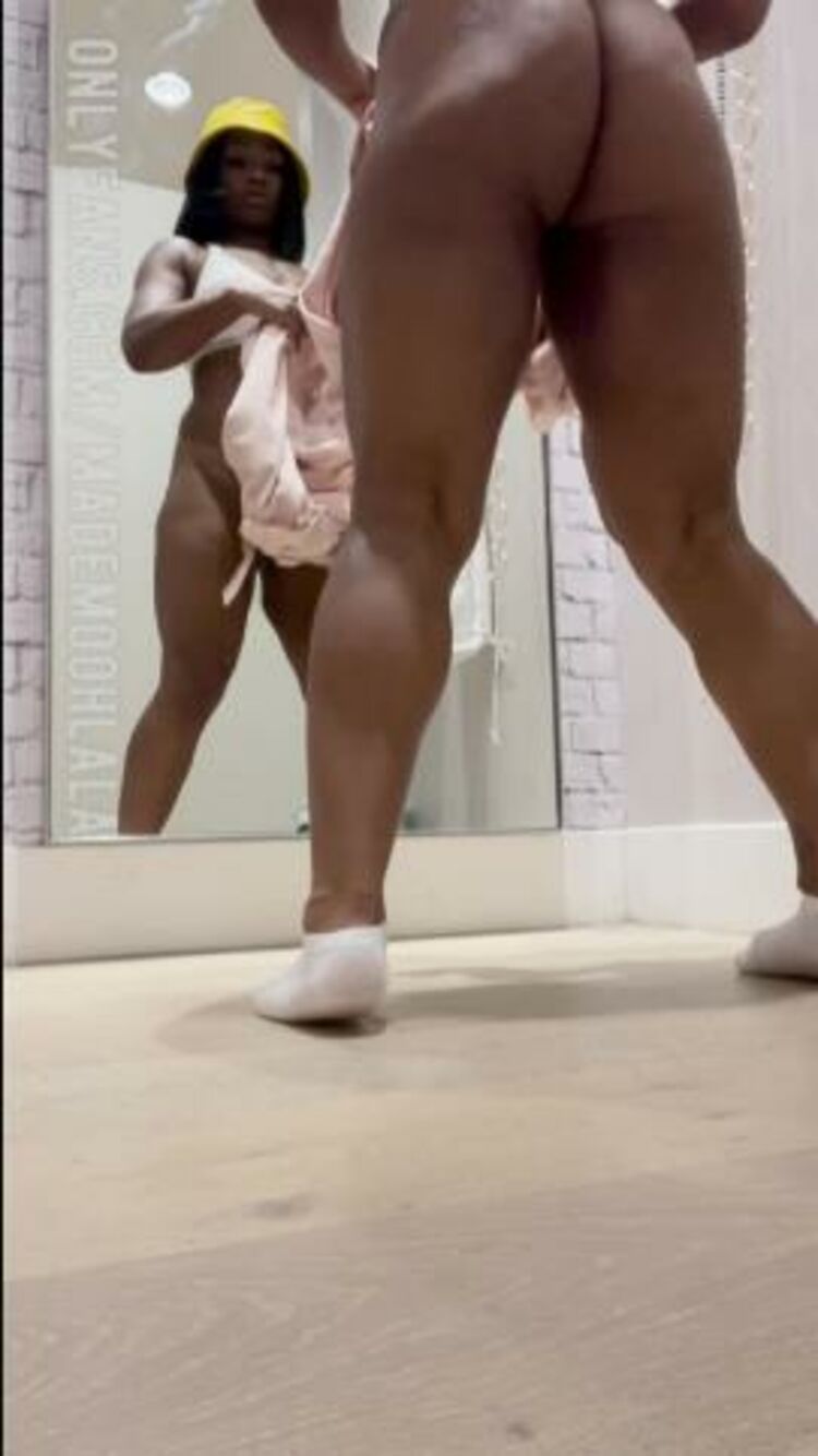 Mademoohlala / Onlyfans - went shopping and tried on some pants i forget i dont wear panties tehe 29-07-2021 - Fetish