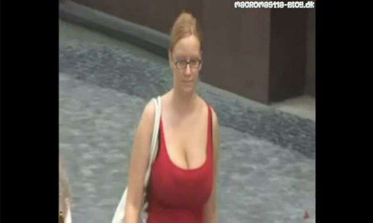 candid – wow nerdy lady with some boincy massive boobs