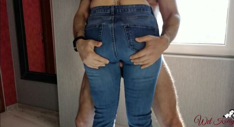 Wet Kelly Cumshot On Jeans